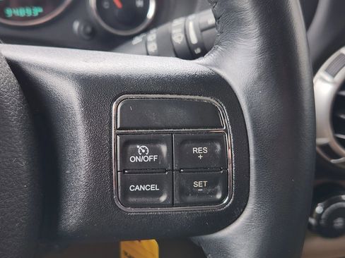 Used 2017 Jeep Wrangler Unlimited Sahara w/ Dual Top Group AWD/4WD image 27