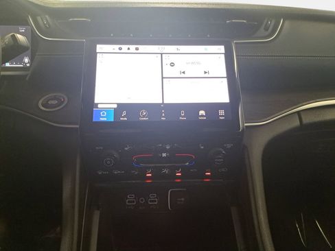 Certified 2024 Jeep Grand Cherokee Limited image 21