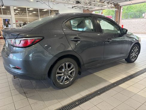 Used 2019 Toyota Yaris LE FWD image 6