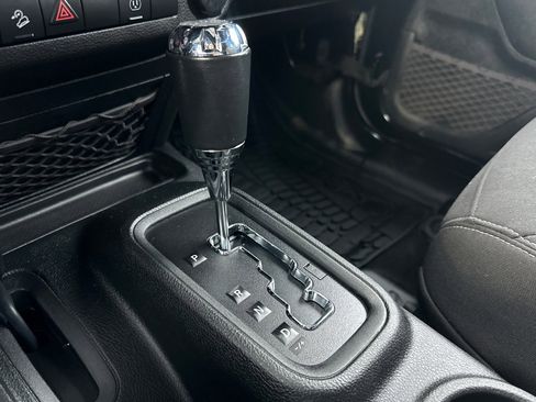 Used 2017 Jeep Wrangler Unlimited Sahara w/ Connectivity Group image 20