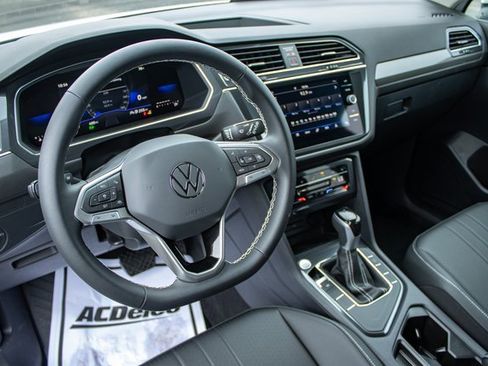 Used 2023 Volkswagen Tiguan SE image 13