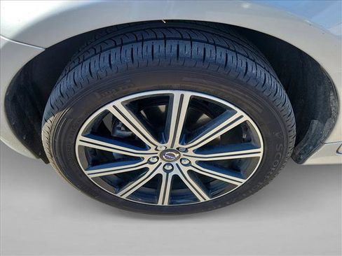 Used 2015 Volvo XC60 T5 Premier image 9