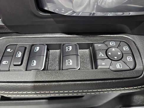 Used 2025 RAM 3500 Laramie image 33