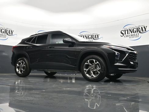 Used 2025 Chevrolet Trax LT image 17