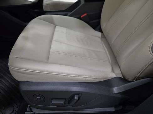 Used 2024 Audi Q4 e-tron Premium AWD/4WD image 31