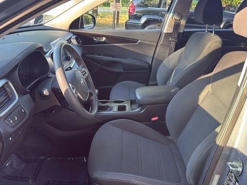 Used 2020 Kia Sorento LX AWD/4WD image 13