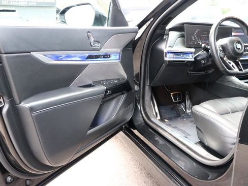 Used 2024 BMW 740i xDrive image 10