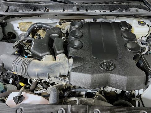 Certified 2024 Toyota 4Runner TRD Off-Road image 27