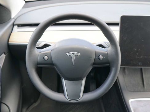 Used 2022 Tesla Model Y Long Range AWD/4WD image 22