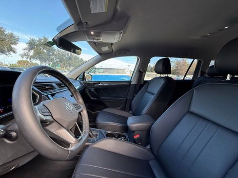 Used 2023 Volkswagen Tiguan SE image 19