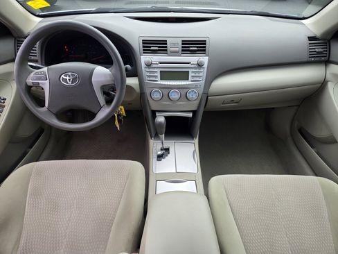 Used 2011 Toyota Camry LE FWD image 13