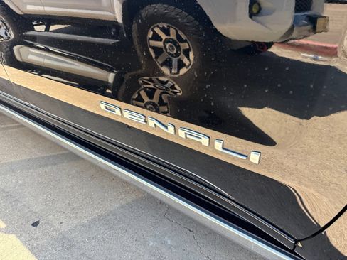 Used 2023 GMC Sierra 1500 Denali w/ Denali Reserve Package AWD/4WD image 7