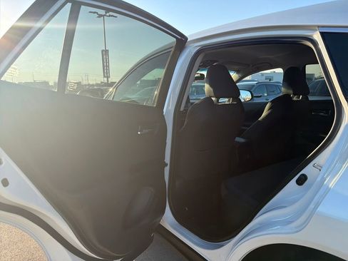 Used 2023 Toyota Venza LE image 23