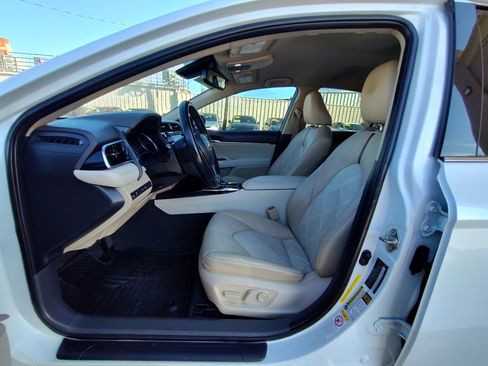 Used 2018 Toyota Camry XLE image 15