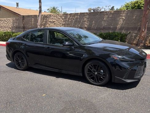 Used 2025 Toyota Camry SE FWD image 4