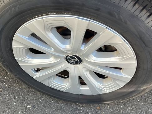 Used 2019 Toyota Prius LE image 22