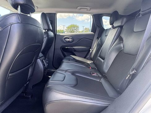 Used 2020 Jeep Cherokee Latitude Plus AWD/4WD image 10