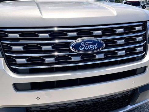 Used 2017 Ford Explorer XLT w/ Equipment Group 202A FWD image 31