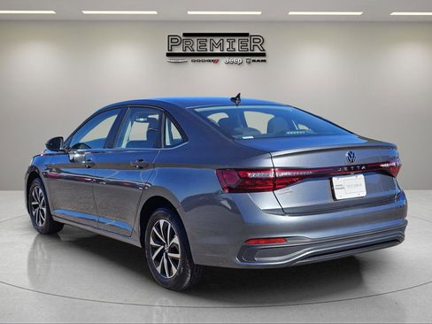 Used 2025 Volkswagen Jetta S image 11