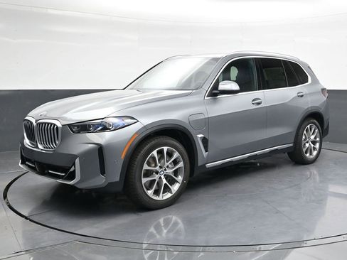 Used 2026 BMW X5 xDrive50e w/ Climate Comfort Package image 8