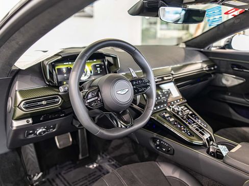Used 2026 Aston Martin V8 Vantage Coupe RWD image 17