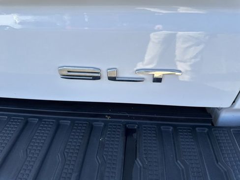 Used 2022 GMC Sierra 1500 SLT w/ SLT Convenience Package image 16