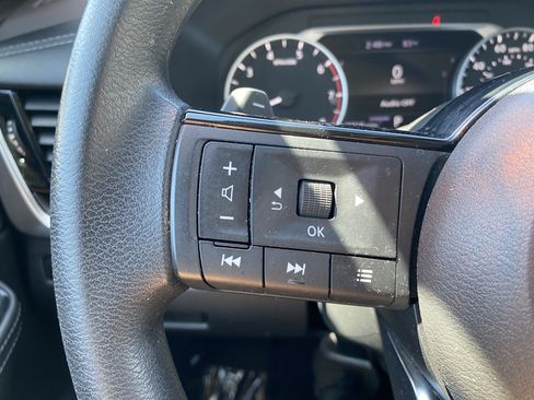 Used 2023 Nissan Rogue SV FWD image 19