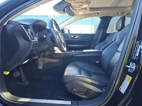 Used 2022 Volvo S60 T8 R-Design Expression image 3