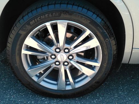 Used 2025 Cadillac XT6 Premium Luxury AWD/4WD image 20