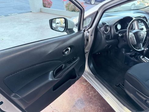 Used 2018 Nissan Versa Note SV image 10