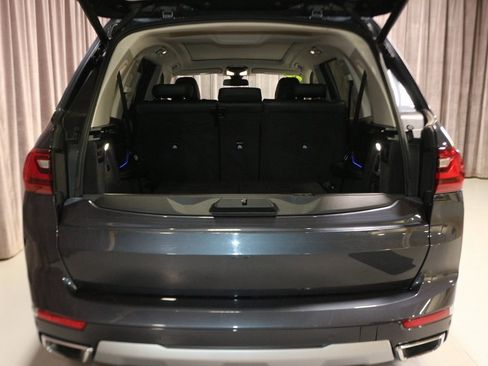 Used 2022 BMW X7 xDrive40i w/ Parking Assistance Package image 11