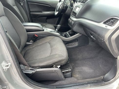 Used 2020 Dodge Journey SE w/ SE Popular Equipment Group image 31