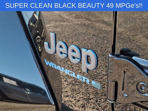 Used 2025 Jeep Wrangler Unlimited Sahara AWD/4WD image 32