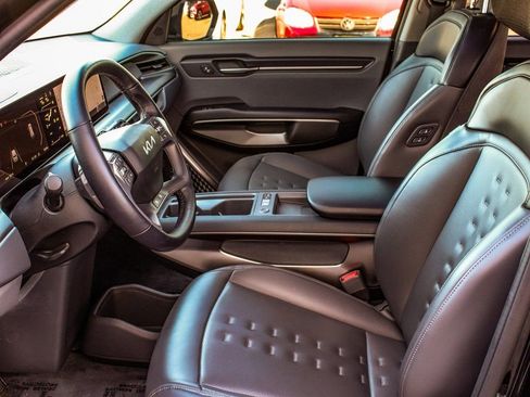 Used 2025 Kia EV9 Wind image 32