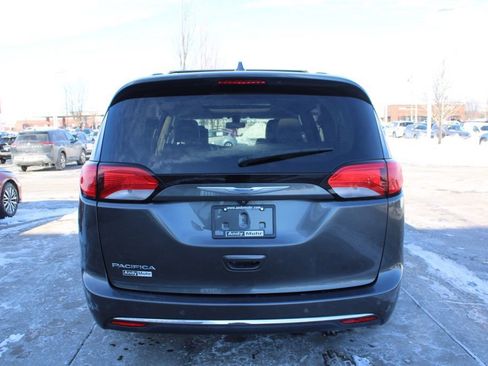 Used 2018 Chrysler Pacifica Touring-L Plus w/ Tire & Wheel Group image 8