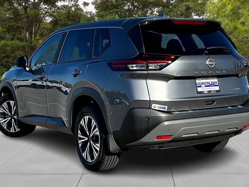 Used 2023 Nissan Rogue SV image 4