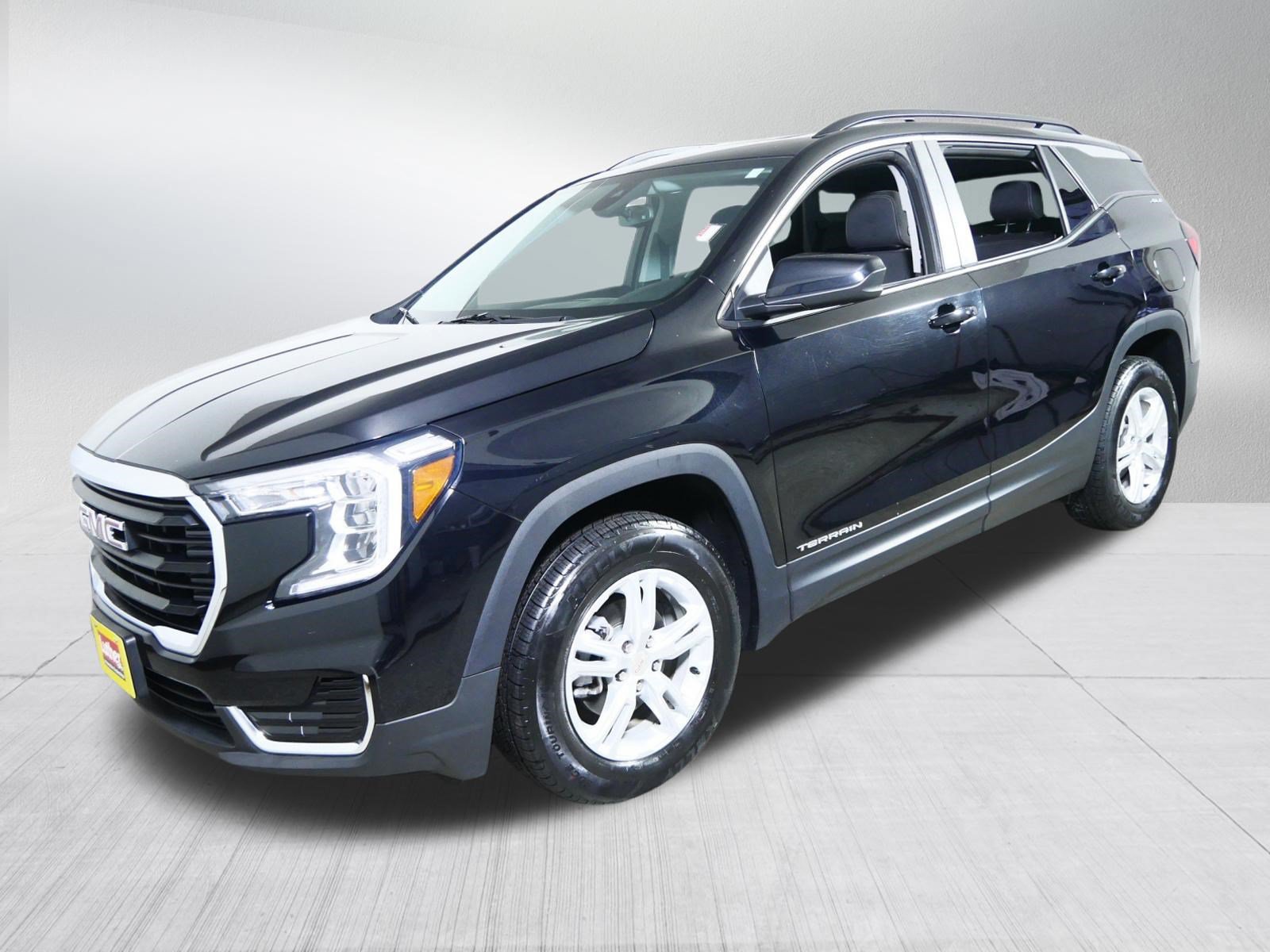 Used 2023 GMC Terrain SLE w/ Driver Convenience Package AWD/4WD image 3