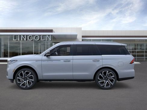 New 2026 Lincoln Navigator Reserve AWD/4WD image 3