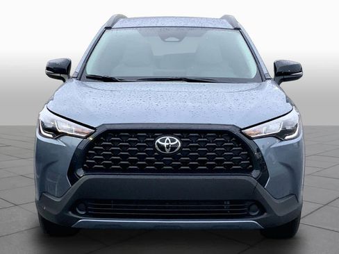 Used 2025 Toyota Corolla Cross LE FWD image 4
