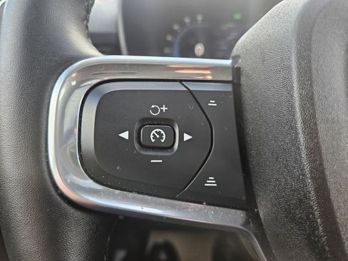 Used 2024 Volvo XC40 B5 Ultimate w/ Protection Package Premier image 33