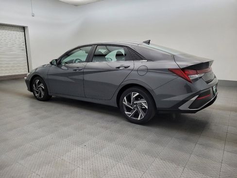 Used 2025 Hyundai Elantra SEL image 3