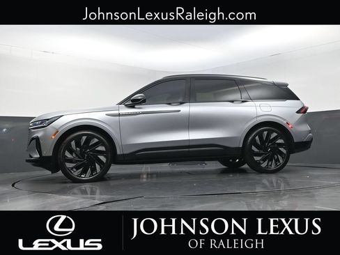 Used 2024 Lincoln Nautilus Reserve w/ Equipment Group 202A AWD/4WD image 17