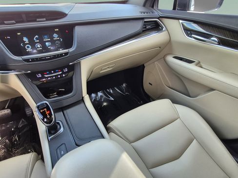 Used 2019 Cadillac XT5 FWD image 13