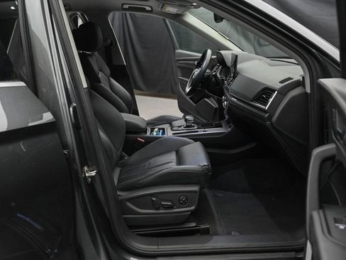 Used 2022 Audi Q5 e Premium w/ Convenience Package image 15