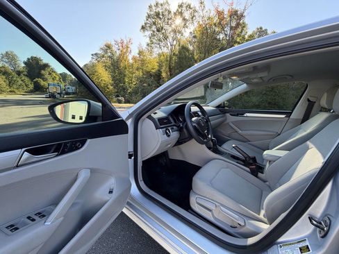 Used 2017 Volkswagen Passat 1.8T S image 12