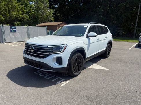 Used 2024 Volkswagen Atlas SE AWD/4WD image 3
