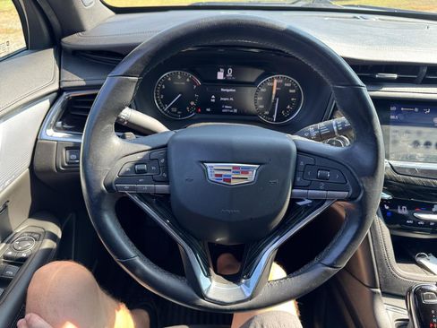 Used 2020 Cadillac XT6 Premium Luxury AWD/4WD image 30