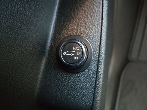 Used 2023 Chevrolet Traverse LT FWD image 22