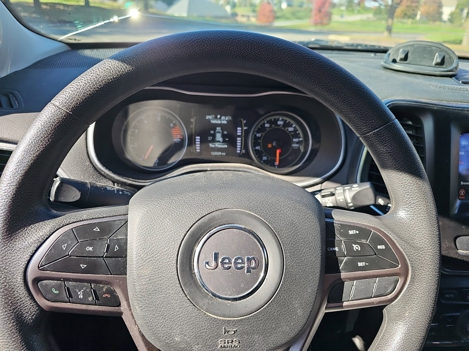 Used 2021 Jeep Cherokee Latitude AWD/4WD image 18