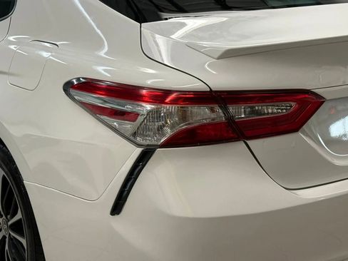 Used 2020 Toyota Camry SE image 12